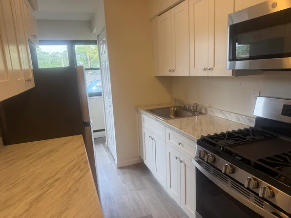 (undisclosed Address), Islip, NY 11751