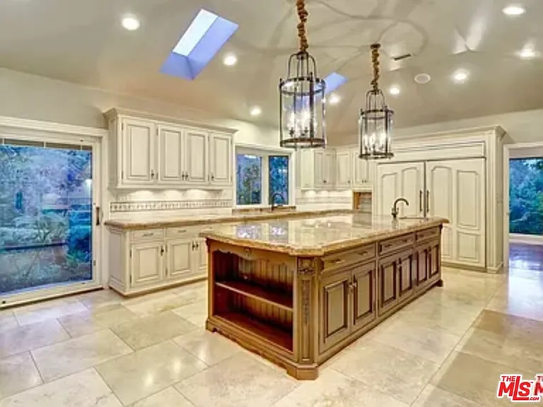 1681 Stone Canyon Rd — Photo 1