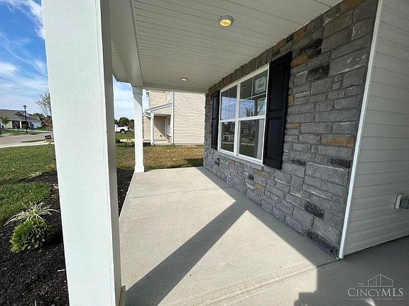 3rd image of 412 E Oak Ave