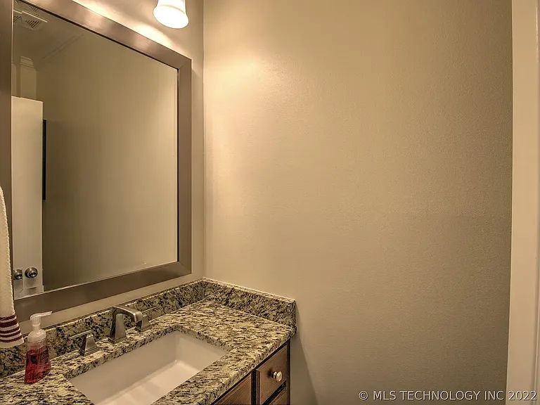 2422 S Redwood Pl — Photo 17