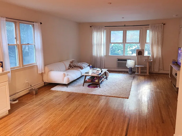 14 Seymour St #2 — Photo 3