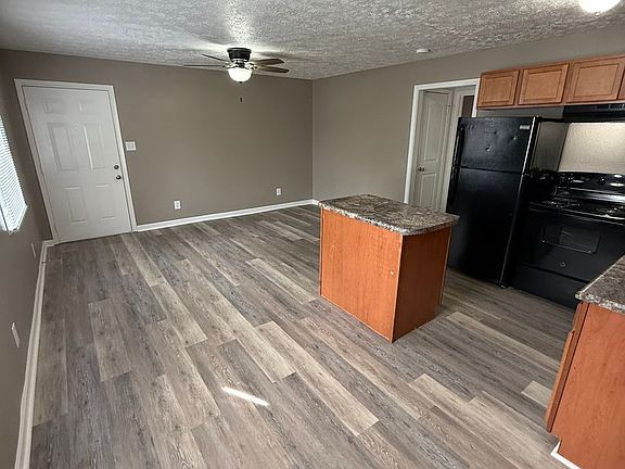 3rd image of 101 College Park Ln #2