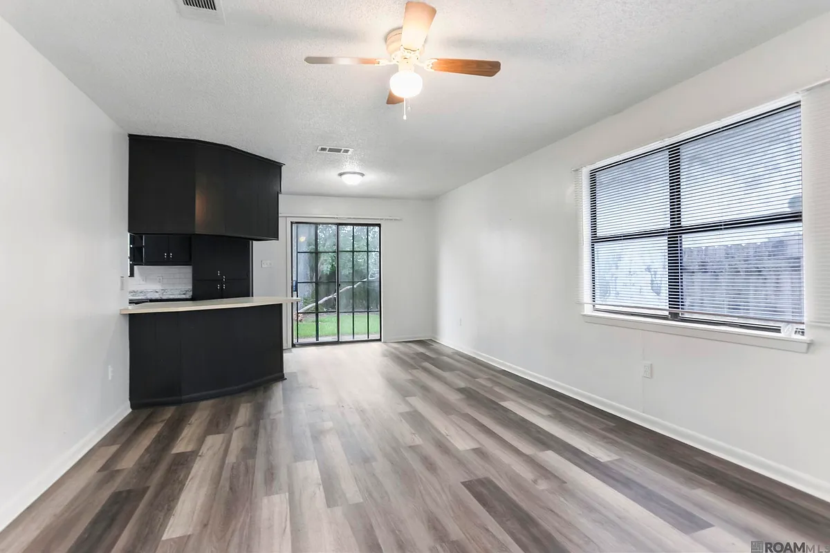 Building Photo - 309 Hewitt Rd #B