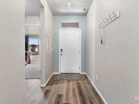 5th image of 309 Black Onyx Ave