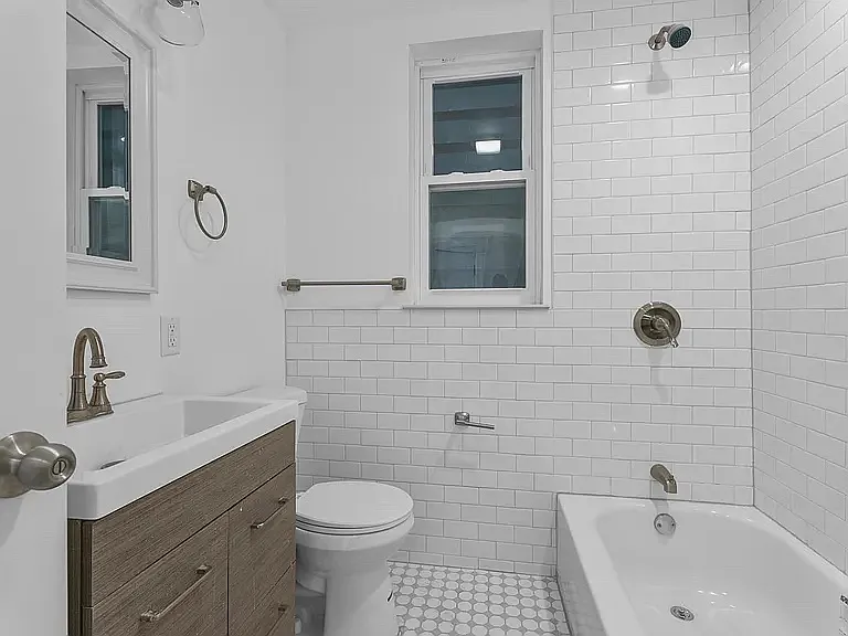 3 bed, 1200 sqft, $2,495 — Photo 1