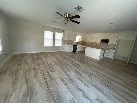 5th image of 807 Erin St