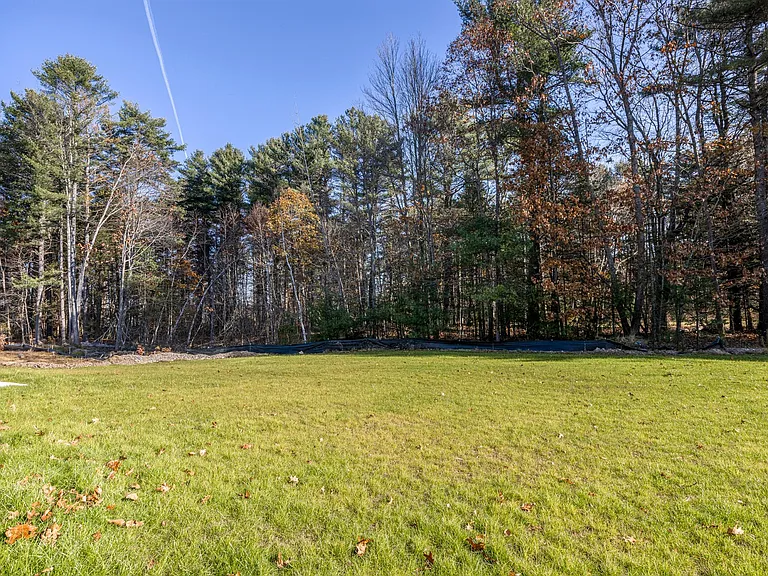 39 Neptune Dr — Photo 17