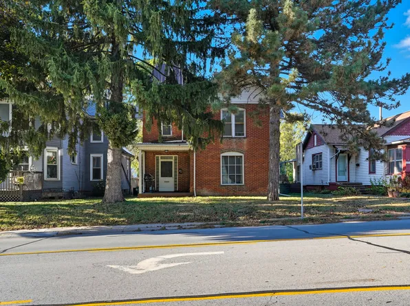 1109 E 2nd St, Muscatine, IA 52761