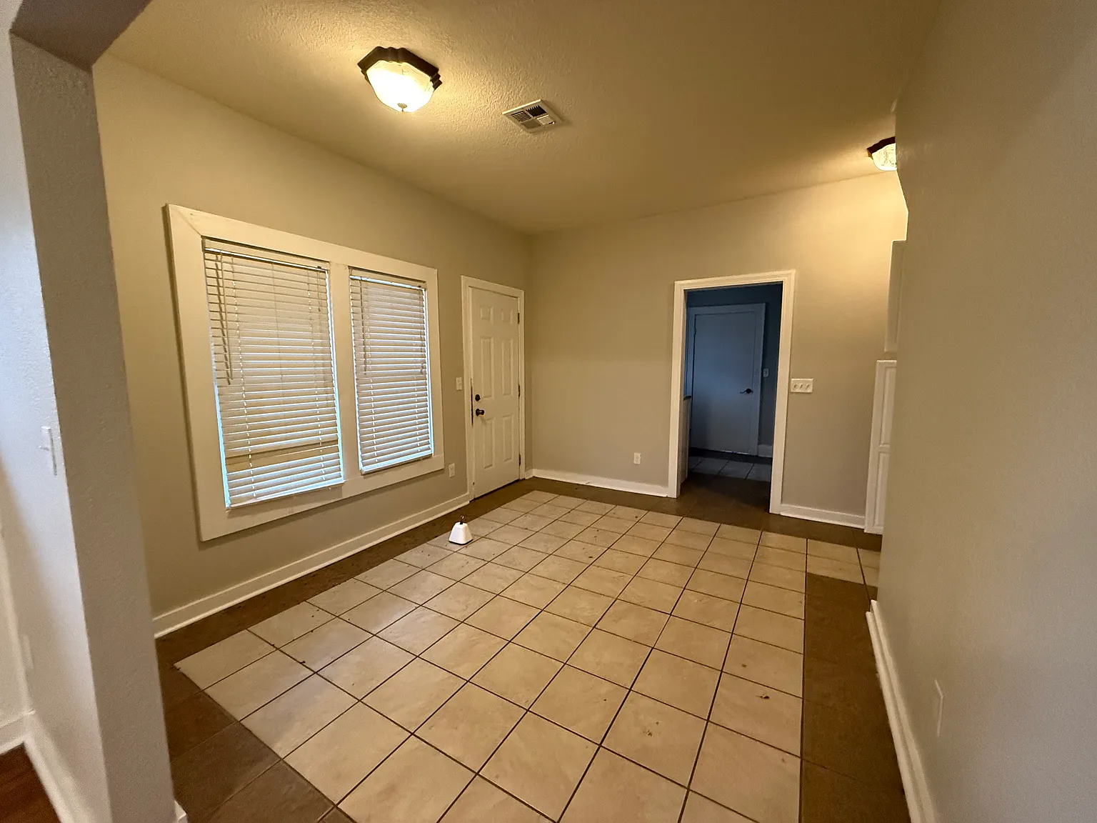 1713 N Little — Photo 3