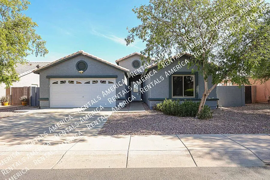 4 bed, 2.5 bath, 1835 sqft, $2,100 — Photo 2