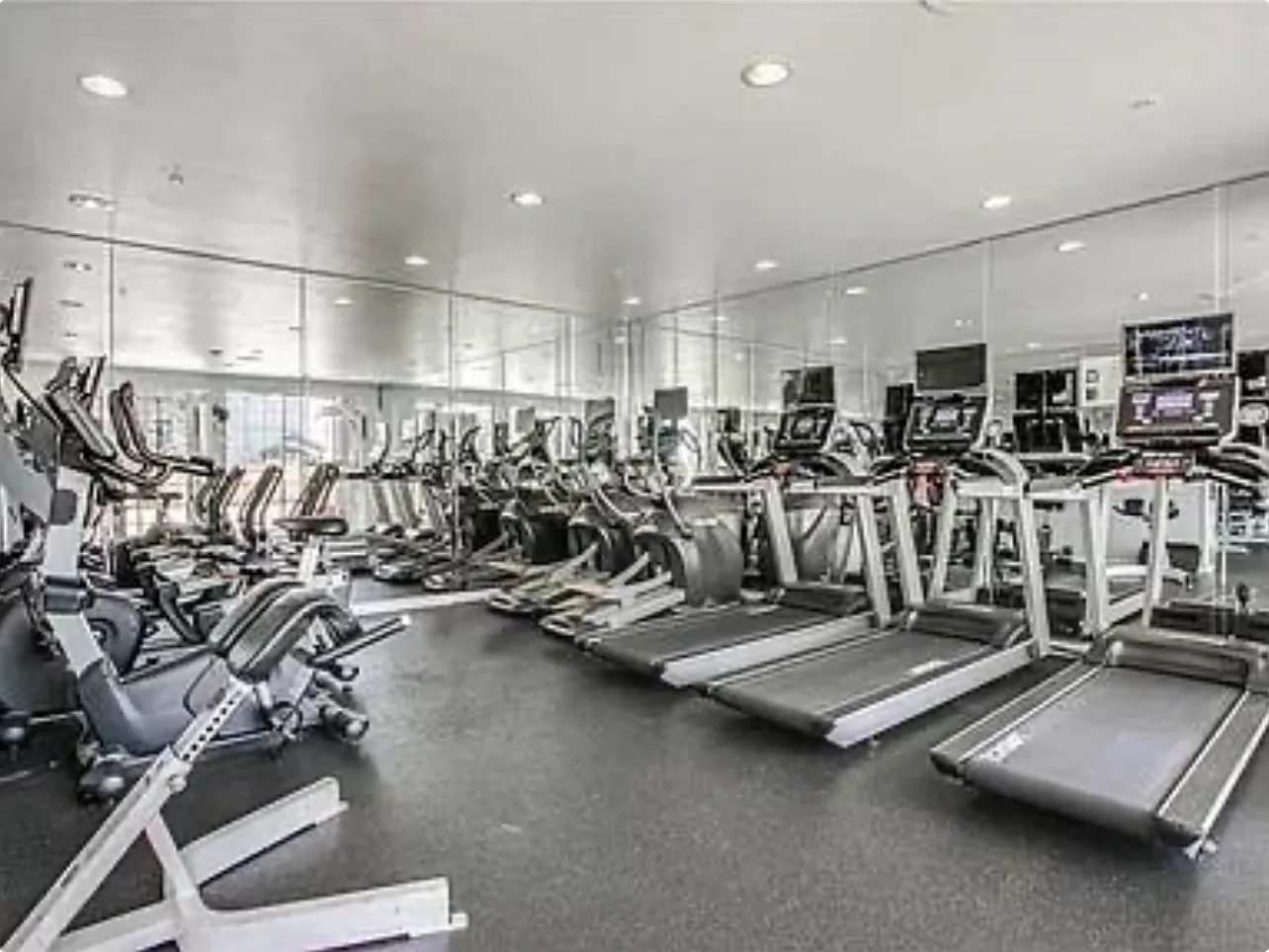 1 bed, 816 sqft, $1,900 — Photo 1