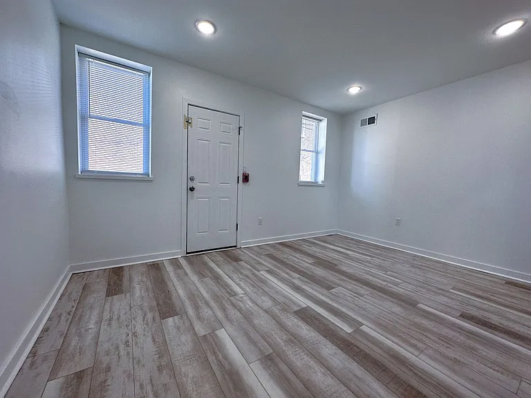 129 S 51st St #1F — Photo 6