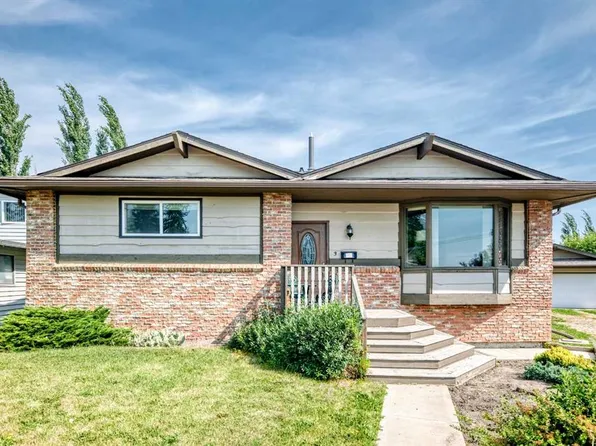 3 S 43 Avenue Close, Lacombe, AB T4L 1V8