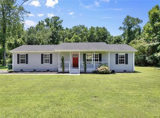 121 Willow Ln, Suffolk, VA 23434