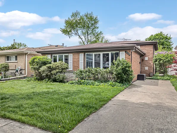 9514 Lavergne Ave, Skokie, IL 60077
