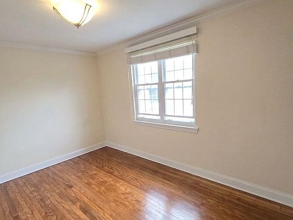 5th image of 112 Darwin Ave #27
