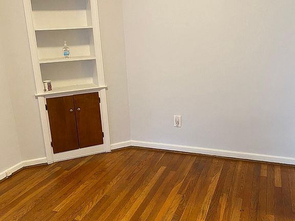 3rd image of 1671 Westwood Ave APT C