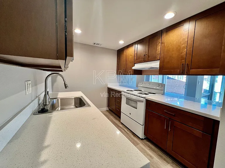 2204 Dijon St — Photo 7