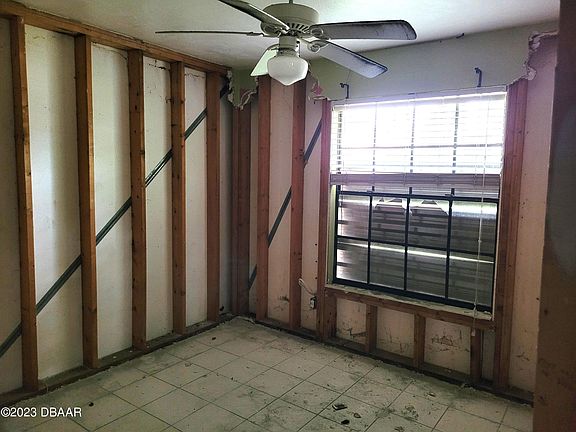 4th image of 932 Sabalwood Ct