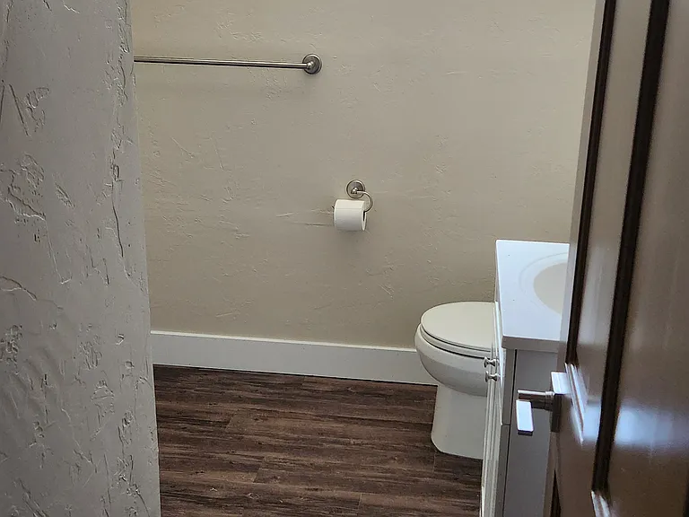 1320 Glenaire Dr — Photo 1