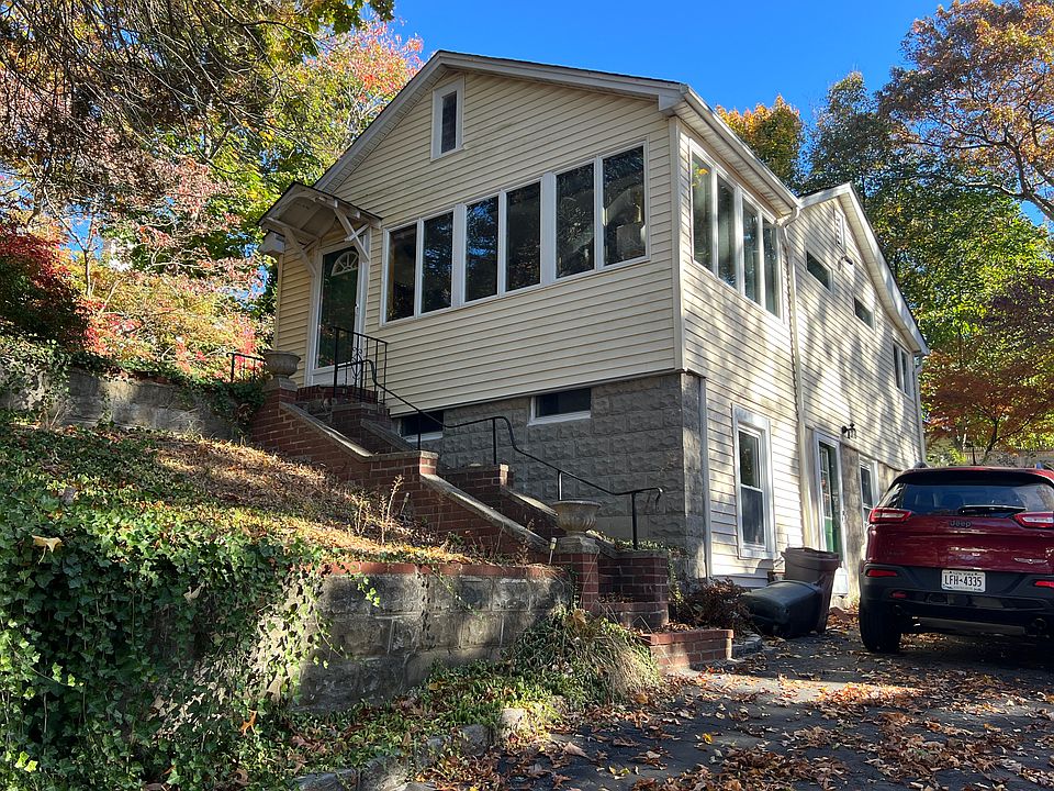 1st image of 11 Waterville Dr #11