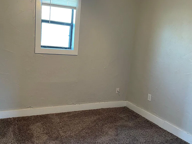 524 12th Ave — Photo 10
