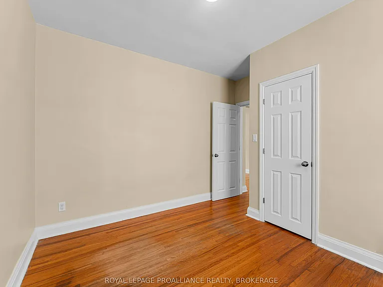 524 College St — Photo 20