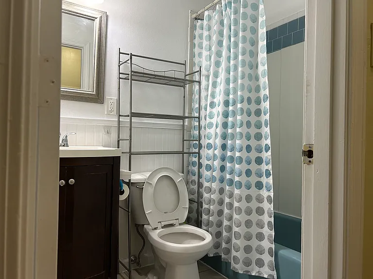 68 Fernview Ave #5 — Photo 2