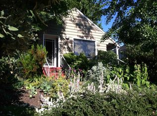 8611 17th Ave NE, Seattle, WA 98115