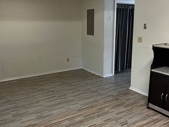 5th image of 512 W Northlane Dr