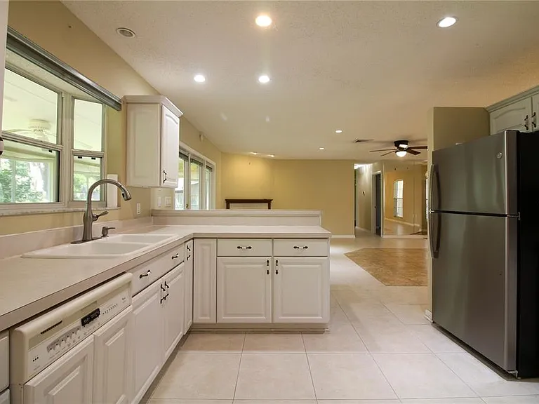 1311 Glenview Ln — Photo 12