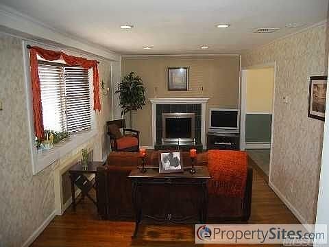 4th image of 217 Wensley Ln