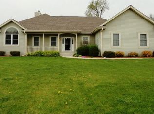 210 Hunters Glen Ln, Johnson Creek, WI 53038