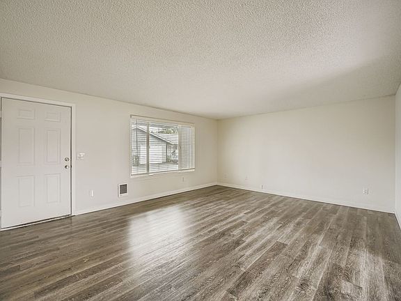 5th image of 1218 7th Ave SE