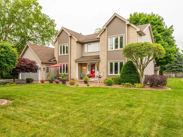 913 Macintosh Dr, Rochester, NY 14626