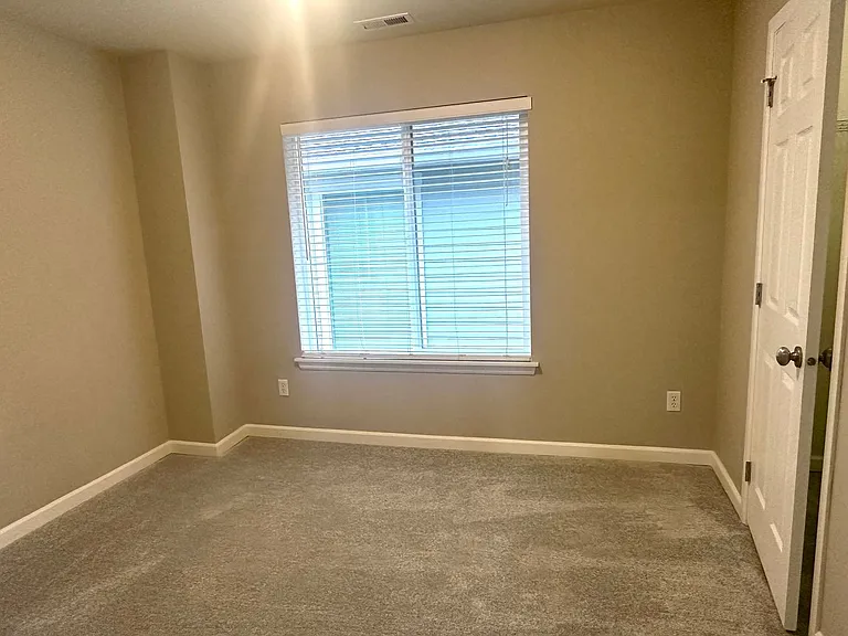 4315 Freemont St NE — Photo 28