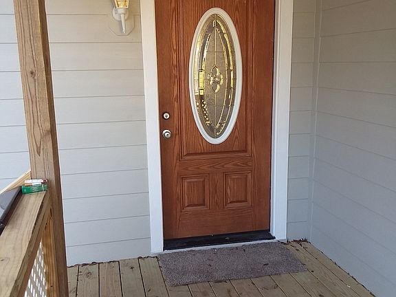 3rd image of 1321 W Lloyd St