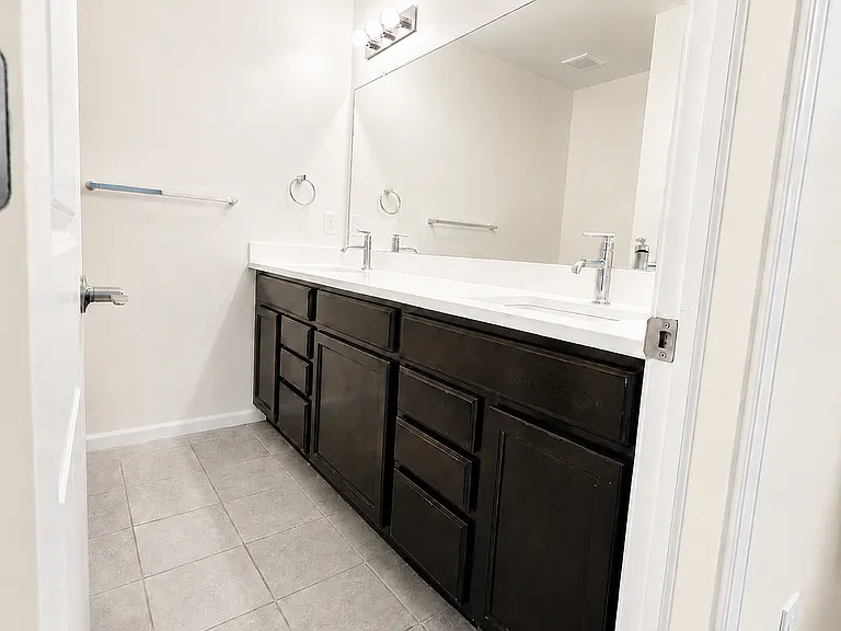 655 Jenny Way — Photo 7