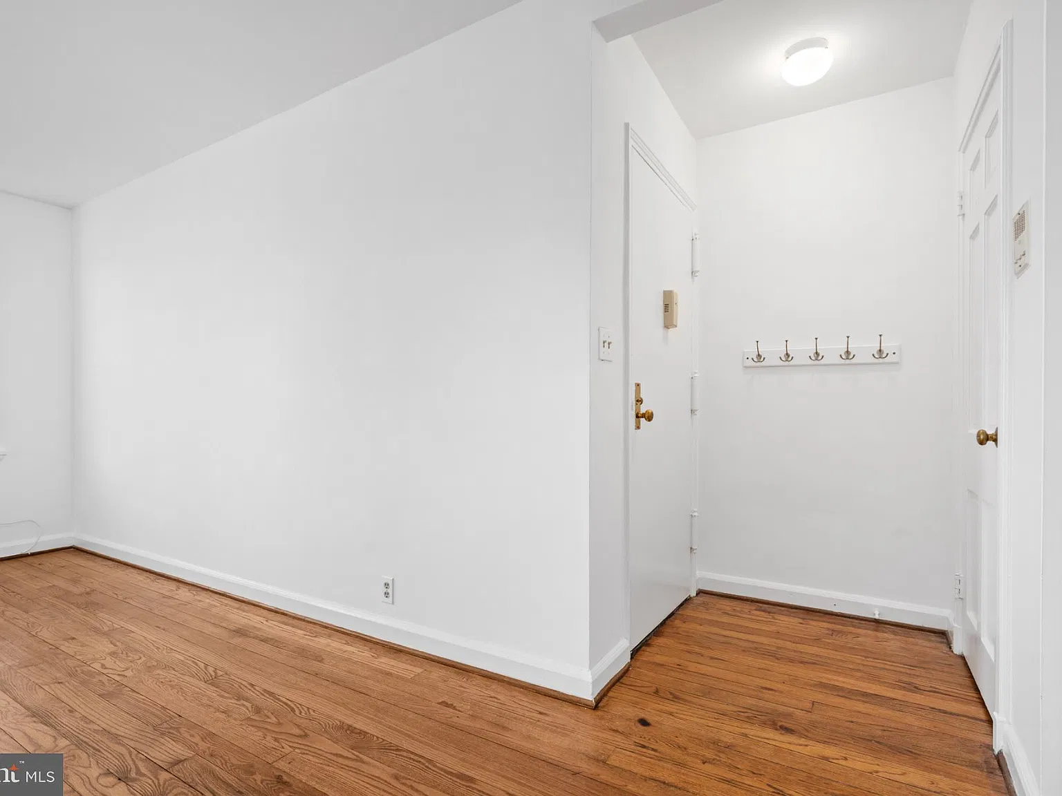 Cleveland Park/Mclean Gardens — Photo 3