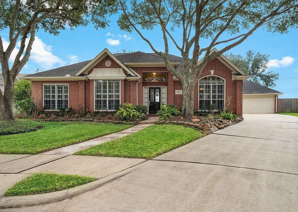 1st image of 1102 Magnolia Woods Ct
