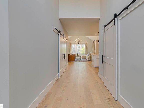 4th image of 24 Hawkins Rd