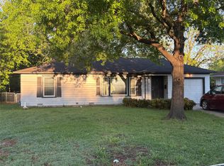 1109 N Howeth St, Gainesville, TX 76240