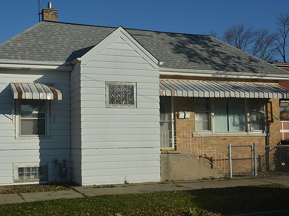 2nd image of 5858 W Warwick Ave