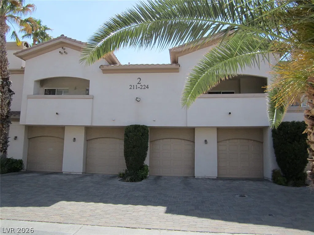 3 bed, 2.0 bath, 1356 sqft, $1,850 — Photo 3