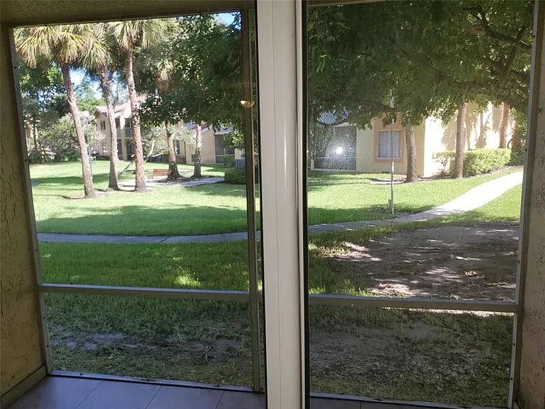 1046 Coral Club Dr — Photo 5