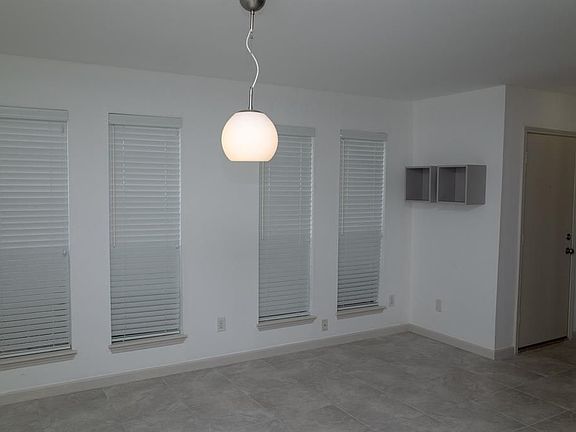 5th image of 10 River Creek Way