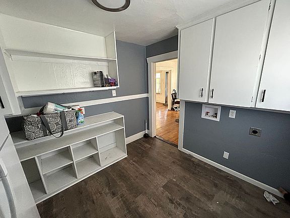 Main floor laundry/pantry