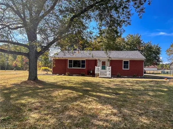 2495 Wilshire Dr, Cortland, OH 44410