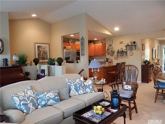 4th image of 170 Morley Cir