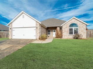 421 Kate Dr, Centerton, AR 72719